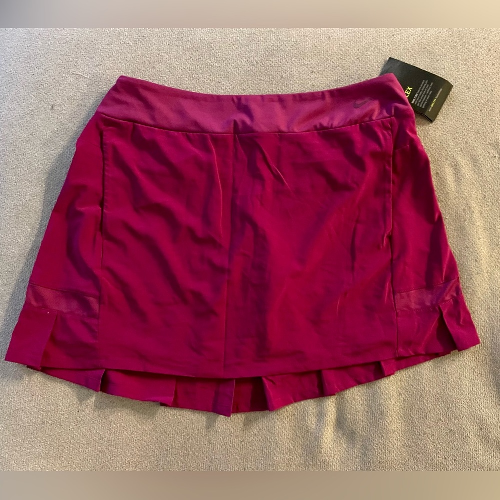 Nike Women’s Dri-Fit Flex Hot Pink Golf Skirt. Size Medium. New With Tags!!!!